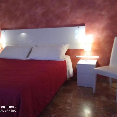 Bed & Breakfast Fontanarossa Airport -Private Parking- カターニア エクステリア 写真
