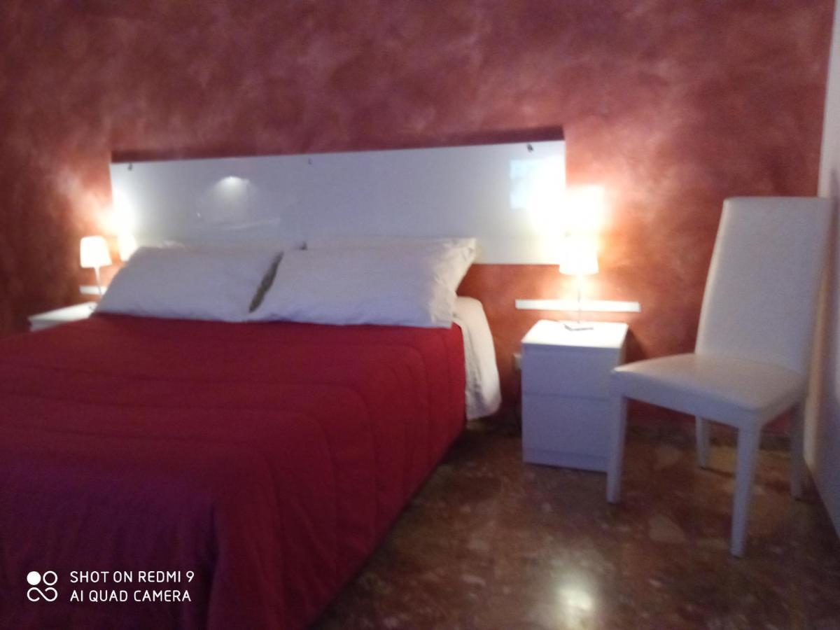 Bed & Breakfast Fontanarossa Airport -Private Parking- カターニア エクステリア 写真